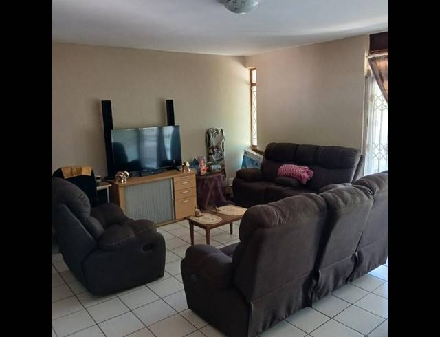 2 BEDROOM DUPLEX FOR SALE IN WOODHAVEN